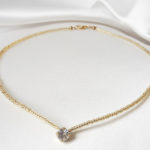 collier de mariée minimaliste perles de rocaille dorées transparentes et cristal de swarovski