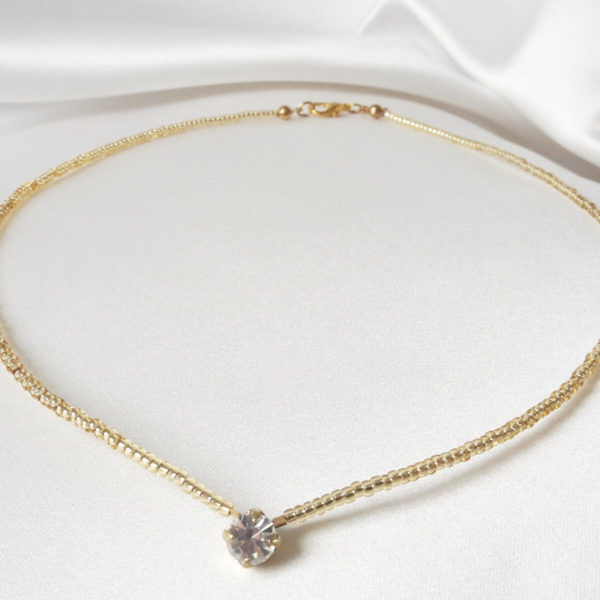 collier-mariée-perles-strass collier de mariée minimaliste perles de rocaille dorées transparentes et cristal de swarovski
