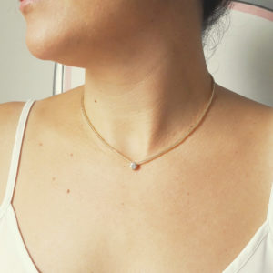 collier de mariée minimaliste perles de rocaille dorées transparentes et cristal de swarovski