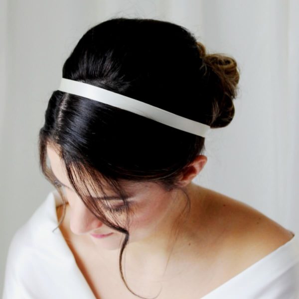 headband-coiffure-mariée-satin headband de mariée bohême chic ruban de satin ivoire, perles argentées