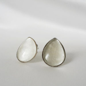 boucles d'oreilles puce d'oreilles verre en forme de goutte et satin à personnaliser