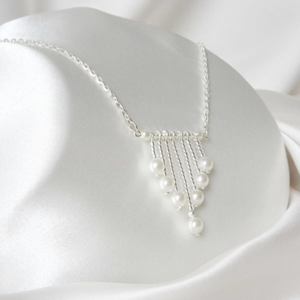 collier de mariée chaine argentée, pendentif perles de rocailles et perles nacrées