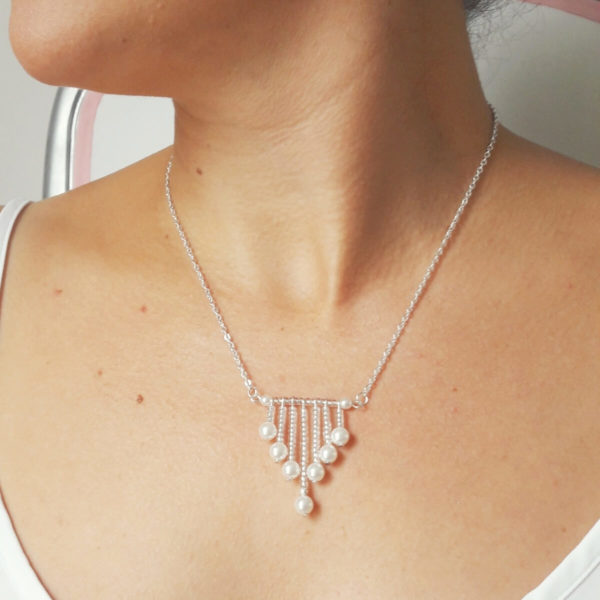 collier de mariée chaine argentée, pendentif perles de rocailles et perles nacrées