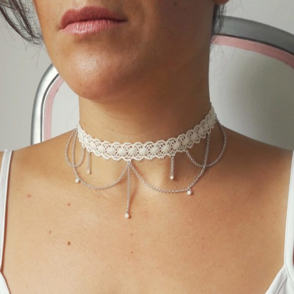 collier de mariée vintage, ras de cou en dentelle de coton crème et chaine argentée