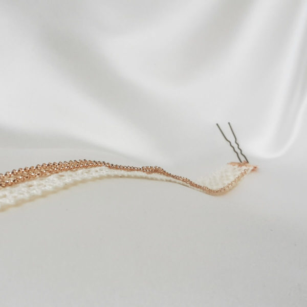 headband-mariée-dentelle-vintage-chic headband de mariée vintage, dentelle de coton crème et chaine dorée rose