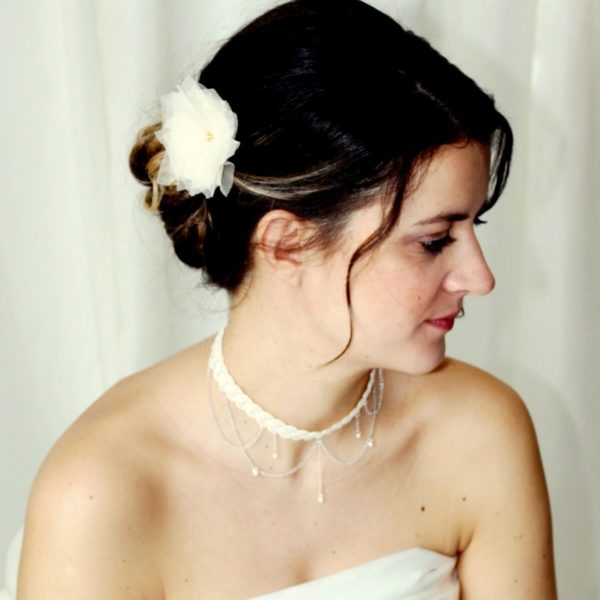 collier de mariée vintage, ras de cou en dentelle de coton crème et chaine argentée