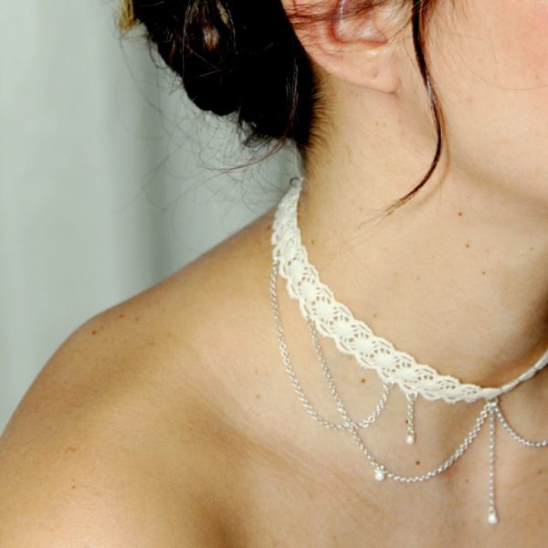 collier de mariée vintage, ras de cou en dentelle de coton crème et chaine argentée