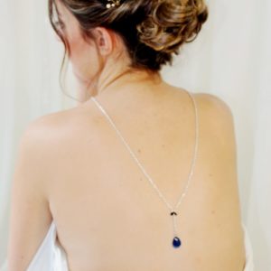 collier de dos pour la mariée, chaine inox et pendentif goutte de verre et satin bleu nuit