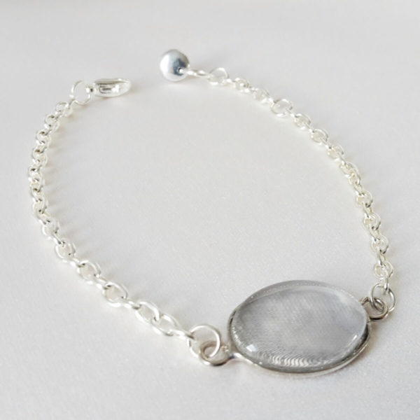 bracelet de mariée, chaine inox, intercalaire ovale en verre et satin gris perle