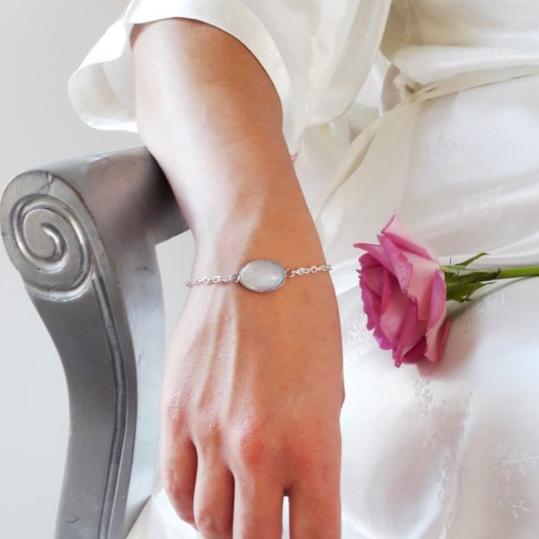 bracelet de mariée, chaine inox, intercalaire ovale en verre et satin gris perle