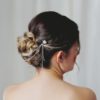 ornement-coiffure-mariée-perles ornement de cheveux moderne pour coiffure de mariée, deux rangs de perles de rocaille, chaines argentées et pics à cheveux perles