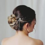 ornement de cheveux moderne pour coiffure de mariée, deux rangs de perles de rocaille, chaines argentées et pics à cheveux perles