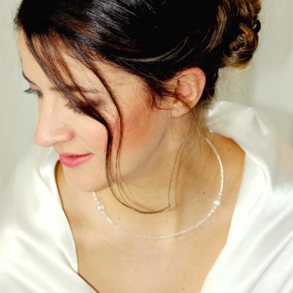 collier de mariée chic et intemporel perles de rocailles et perles blanches à facettes en verre de bohême