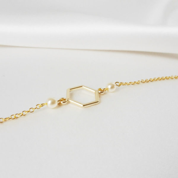 bracelet-mariée-pendentif-doré bracelet de mariée simple, chaine et pendentif doré, perles nacrées