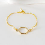 bracelet de mariée simple, chaine et pendentif doré, perles nacrées