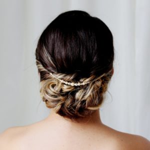ornement de cheveux pour coiffure de mariée en perles nacrées et à facettes crème clair