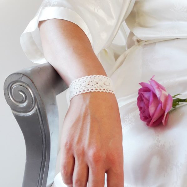 bracelet-mariée-dentelle-rétro-vintage bracelet de mariée vintage, ras de cou en dentelle de coton crème
