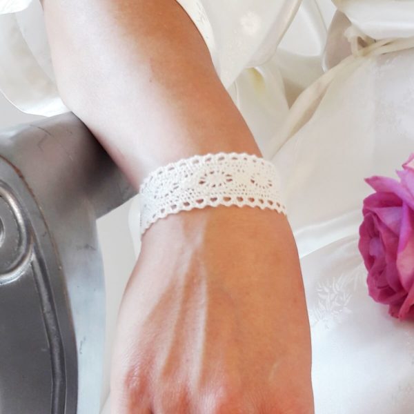bracelet-mariée-dentelle-rétro-vintage bracelet de mariée vintage, ras de cou en dentelle de coton crème