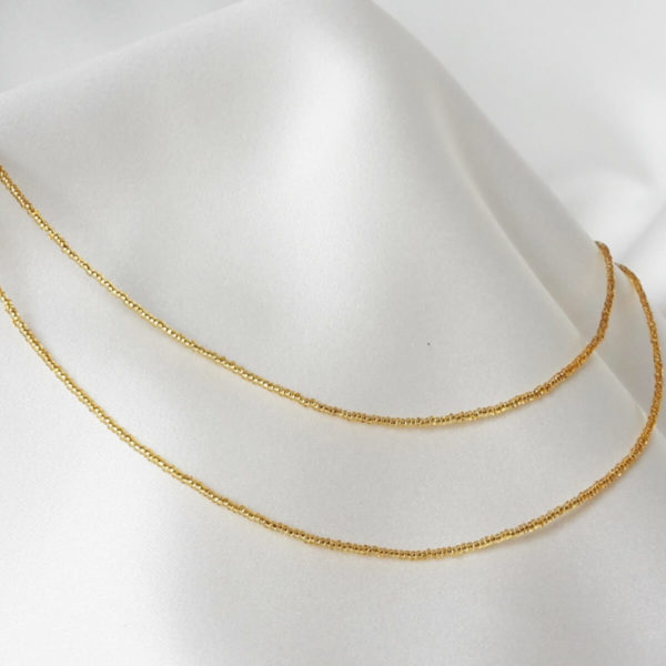 collier-mariée-doré-perles-simple collier de mariée minimaliste sur deux rangs en perles de rocailles dorées transparentes