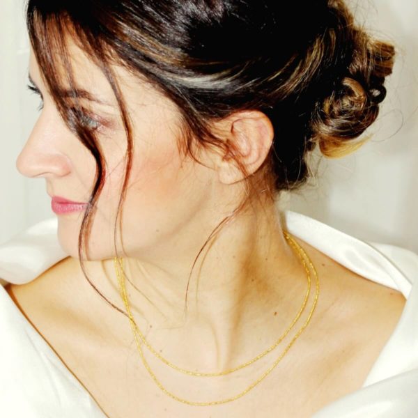 collier-mariée-doré-perles-simple collier de mariée minimaliste sur deux rangs en perles de rocailles dorées transparentes