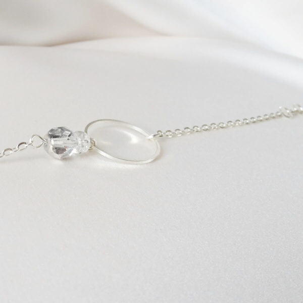 bracelet de mariée asymétrique, chaine argentée cercle, perles à facettes argentée lustrée