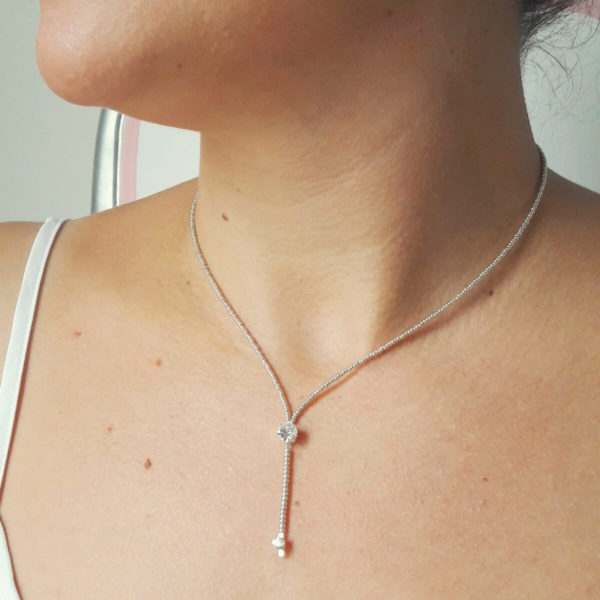 collier-mariée-décolleté-strass-perles collier de mariée pour décolleté en V perles de rocailles argentées et cristal swarovski