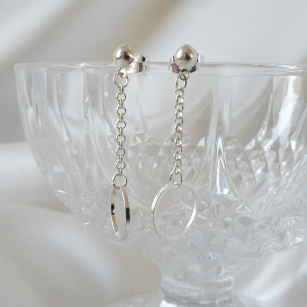 boucles-oreilles-mariée-pendantes argentées boucles d'oreilles de mariée pendantes minimalistes argentées