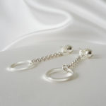 boucles d'oreilles de mariée pendantes minimalistes argentées