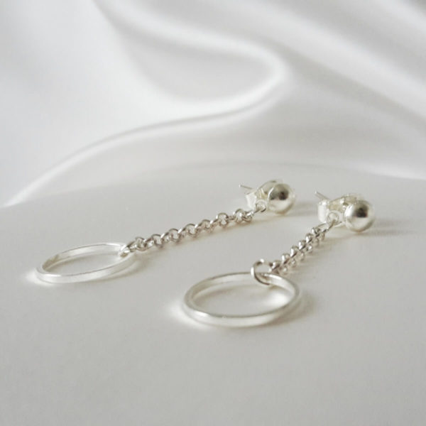 boucles-oreilles-mariée-pendantes argentées boucles d'oreilles de mariée pendantes minimalistes argentées