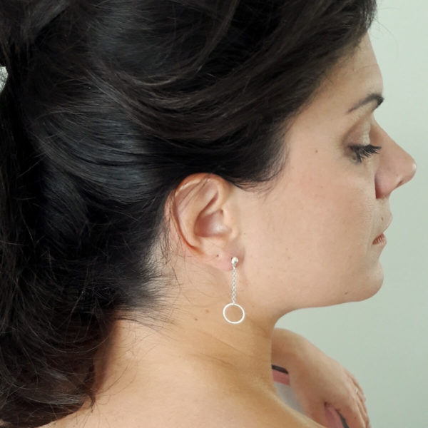 boucles-oreilles-mariée-pendantes argentées boucles d'oreilles de mariée pendantes minimalistes argentées