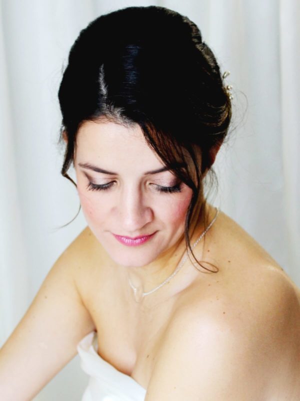 collier de dos moderne et géométrique argenté