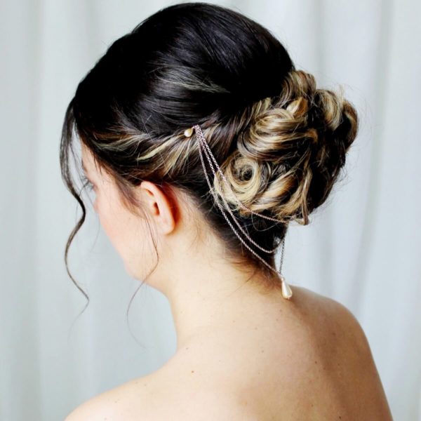 ornement de cheveux chaine dorée rose pour coiffure de mariée , gouttes de verre nacrées
