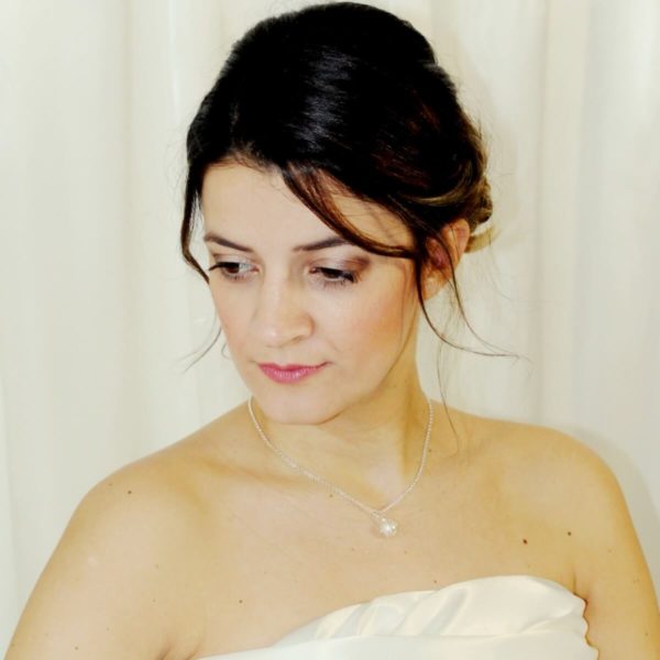 collier-mariée-argenté-minimaliste-boheme-chic collier de mariée minimaliste fine chaine argentée et perle nacrée blanche