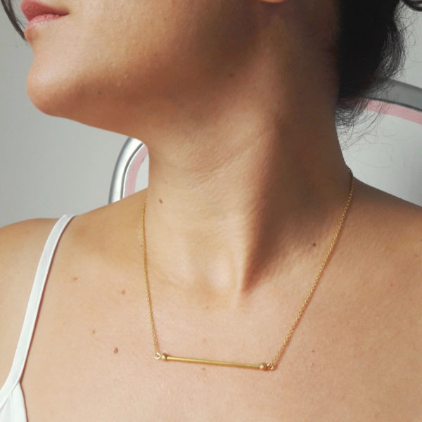 collier de mariée chaine doré , perle facettes plaqué or et perle tube dorée