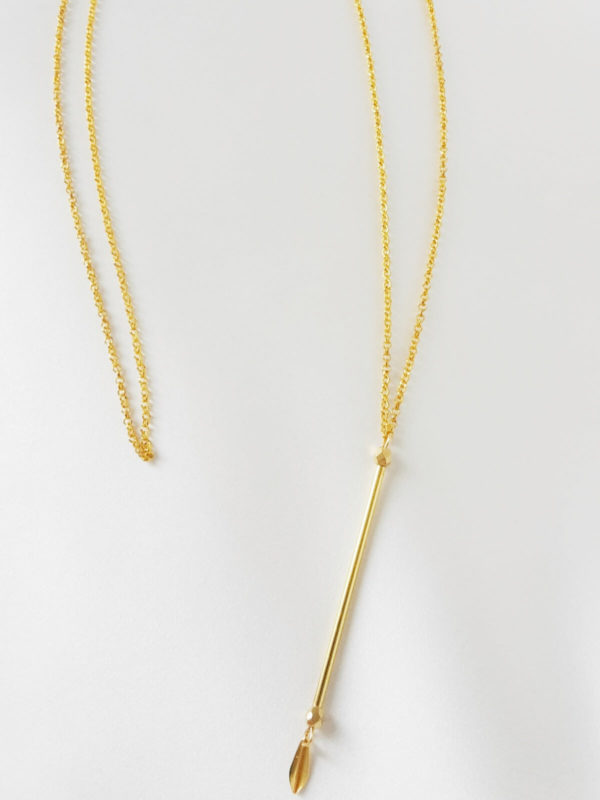 collier-dos-mariée-sautoir-doré collier de dos sautoir chaine dorée et perle tube et perles à facettes dorées