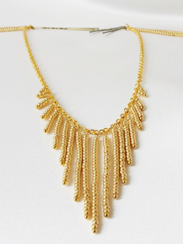 ornement-coiffure-mariage-perles-chaine ornement de cheveux pour le mariage en perles de rocaille dorées et chaine dorée