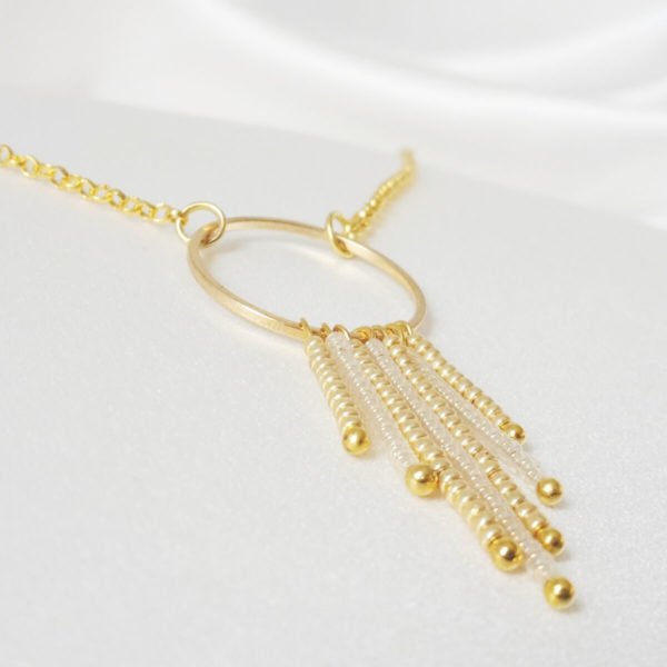 collier de mariée dorée, pendentif cercle doré et perles de rocaille