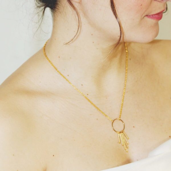 collier de mariée dorée, pendentif cercle doré et perles de rocaille