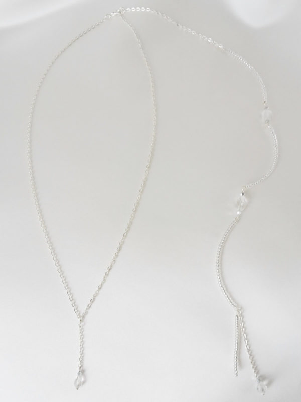 collier de dos de mariée argenté pour robe décolletée dans le dos, perles de rocailles, perles à facettes et perles argentées