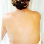 collier de dos de mariée argenté pour robe décolletée dans le dos, perles de rocailles, perles à facettes et perles argentées