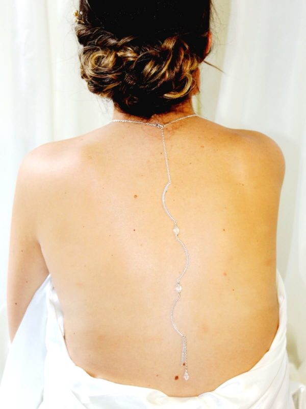 collier de dos de mariée argenté pour robe décolletée dans le dos, perles de rocailles, perles à facettes et perles argentées