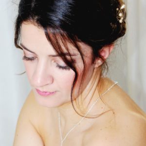 collier de dos de mariée argenté pour robe décolletée dans le dos, perles de rocailles, perles à facettes et perles argentées