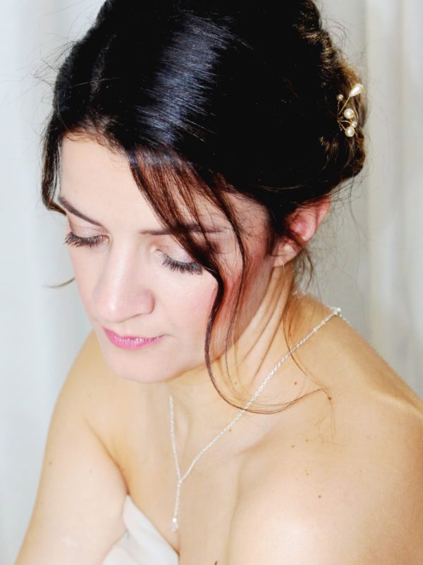 collier de dos de mariée argenté pour robe décolletée dans le dos, perles de rocailles, perles à facettes et perles argentées