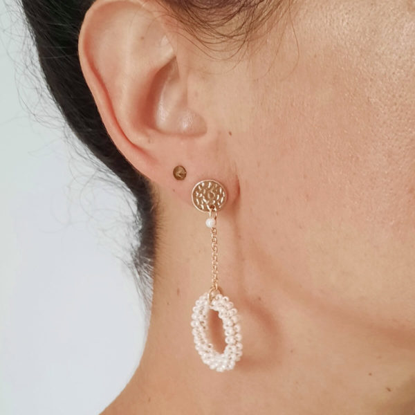 boucles-oreilles-mariée-perles et chaine boucles d'oreilles contemporaines pour mariées perles et chaines