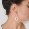 boucles-oreilles-mariée-perles et chaine boucles d'oreilles contemporaines pour mariées perles et chaines