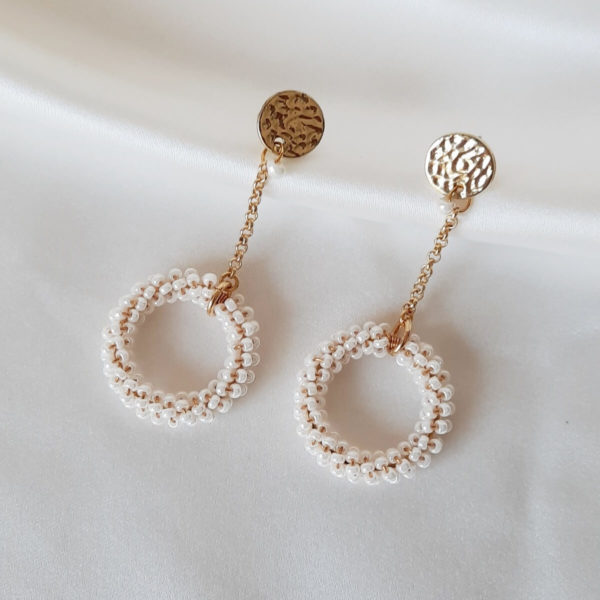 boucles-oreilles-mariée-perles et chaine boucles d'oreilles contemporaines pour mariées perles et chaines