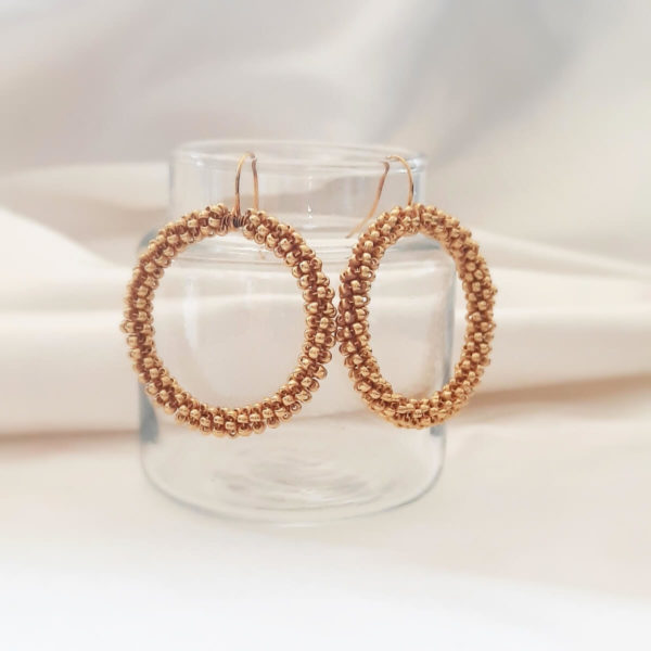 Boucles d'oreilles créoles perles dorées pour mariée