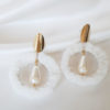 boucles d'oreilles créoles pour mariée tulle et goutte nacrée