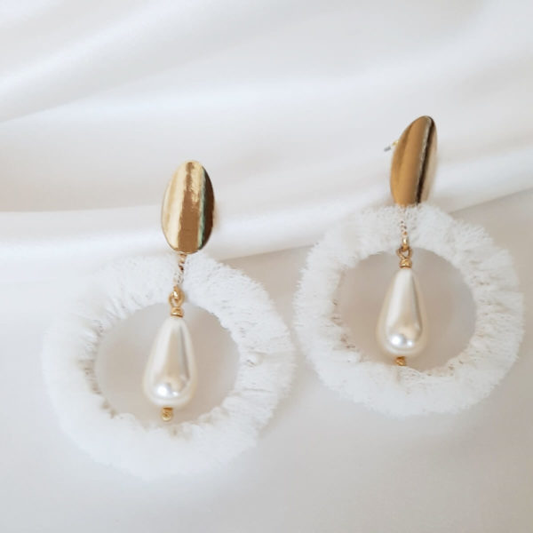 boucles d'oreilles créoles pour mariée tulle et goutte nacrée