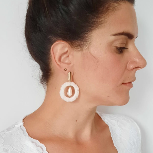 boucles d'oreilles créoles pour mariée tulle et goutte nacrée